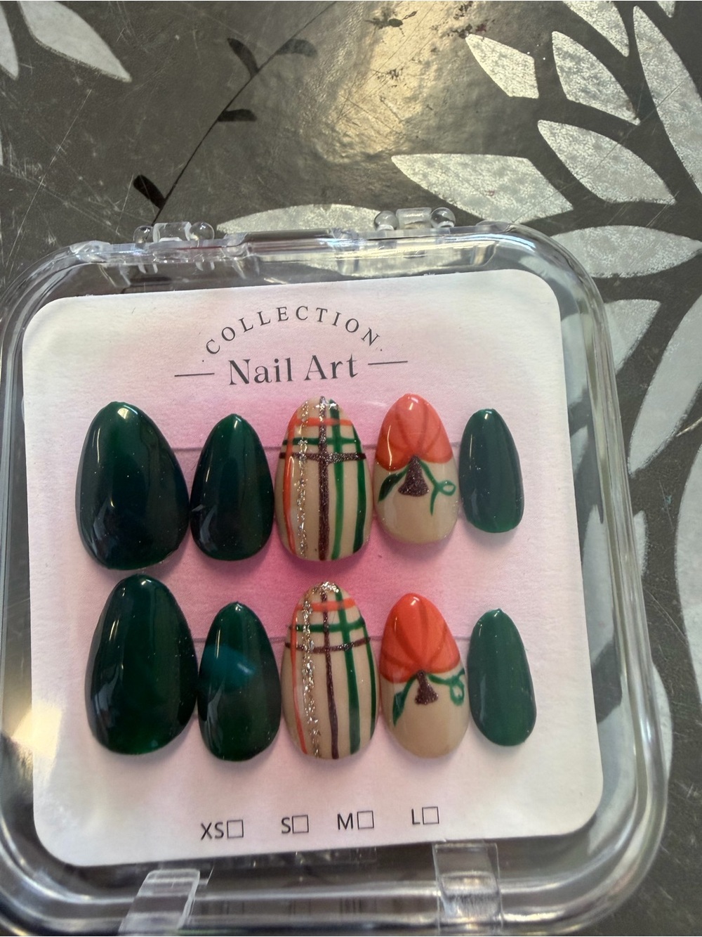 Nail Art Press-On Set — Green & Coral Floral Plaid